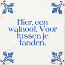 Hier, een walnoot. Voor tussen je tanden. - 30 keer bekeken